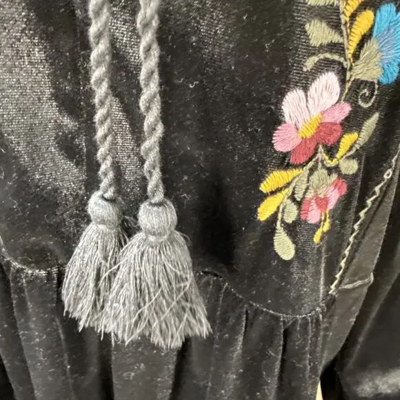 The Pyramid Collection Embroidered Black Velvet Peasant Dress Size 3X Boho - Picture 2 of 9